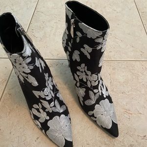 ZARA EMBROIDERED BOOTIES